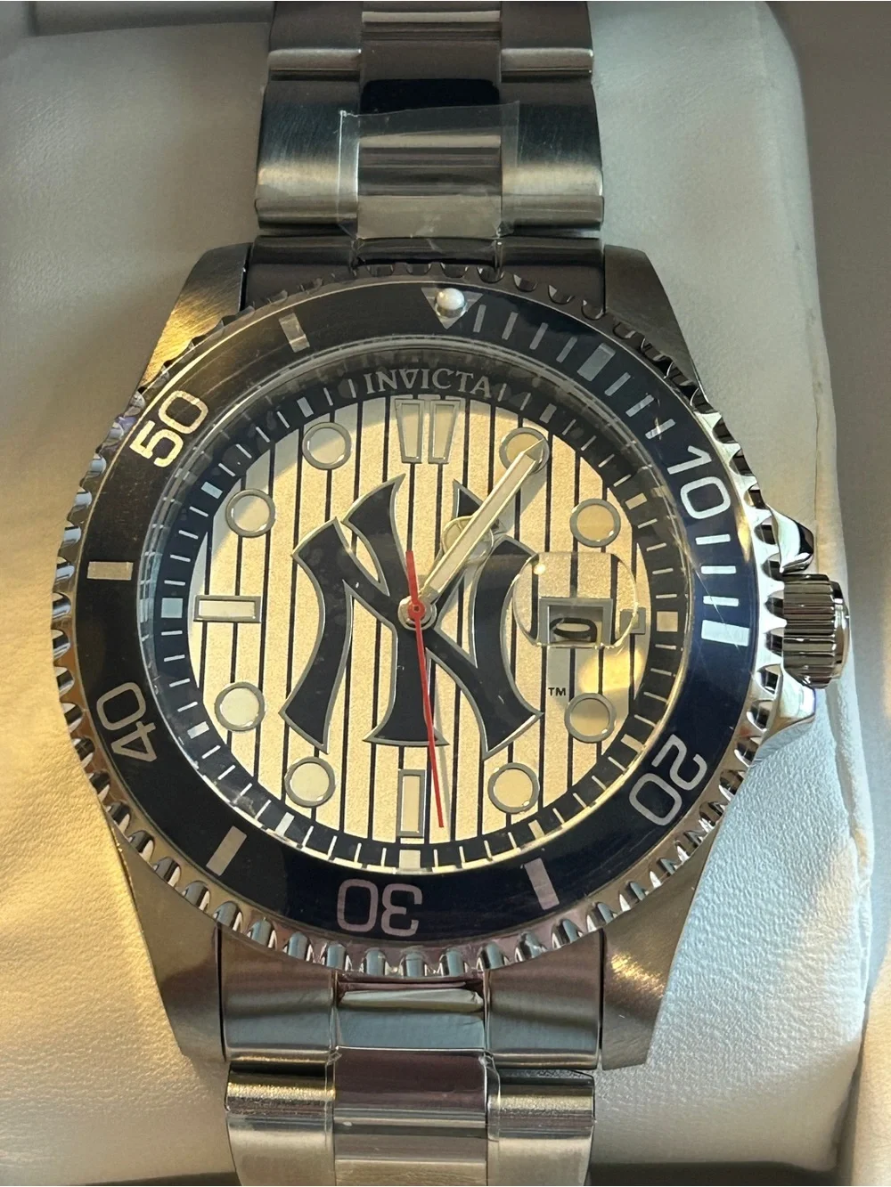 Invicta Pro Diver NY Yankees with MLB box
